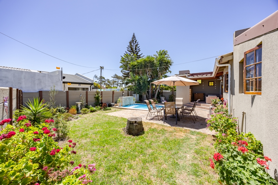 5 Bedroom Property for Sale in Bothasig Western Cape